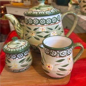 Temp-Tations Floral Green and Cream Ceramic Set